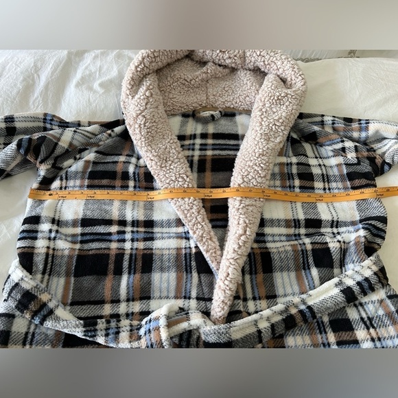 Vera Bradley Plush Fleece Plaid Belted Hooded Robe L/XL. - Picture 2 of 8